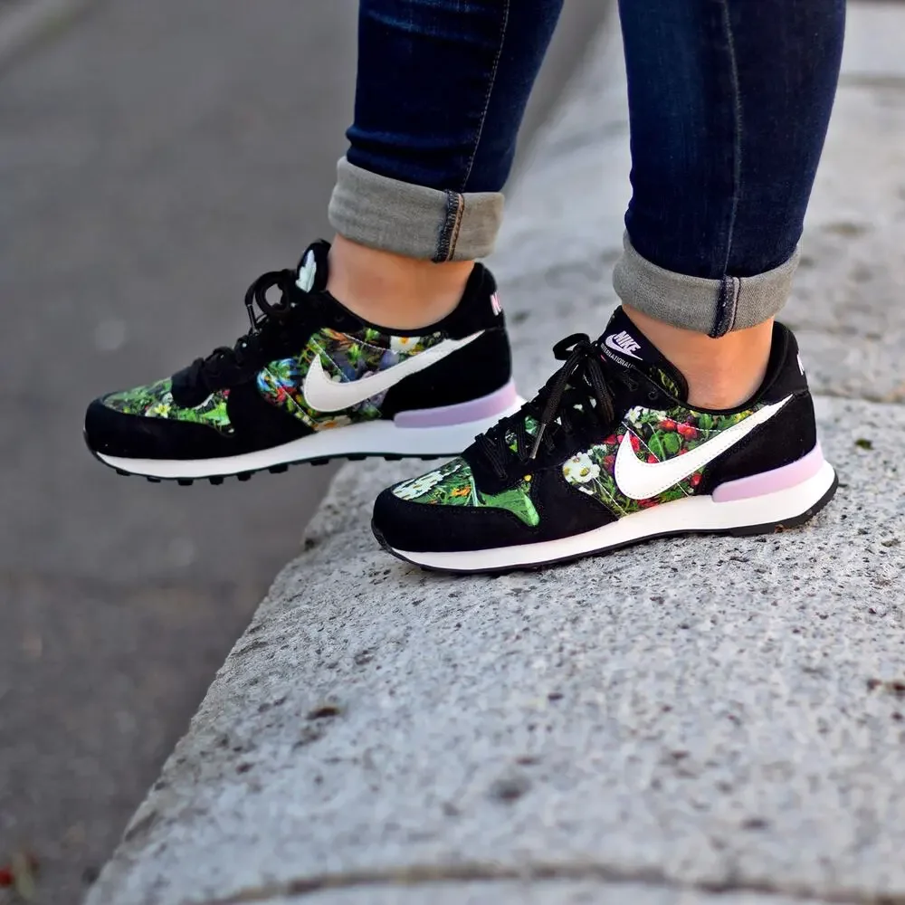 Nike Internationalist Spring Garden Premium Sneakers Black Floral Size 7.5